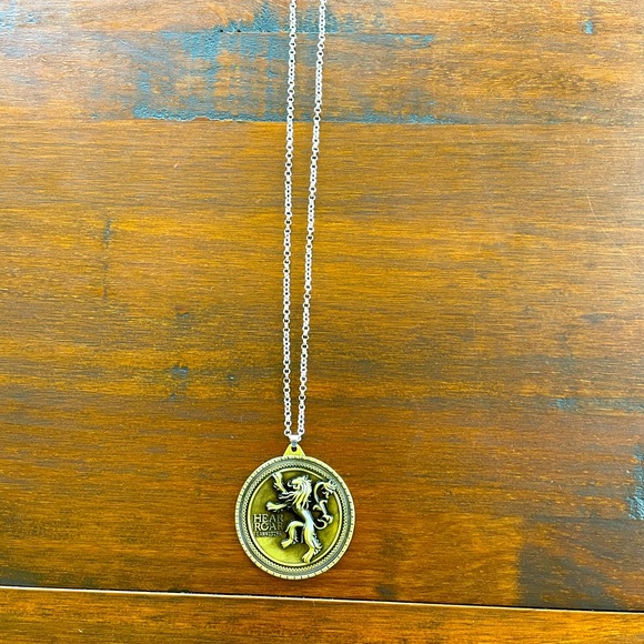 Game of Thrones House Lannister Dragon medallion pendant - Picture 2 of 2